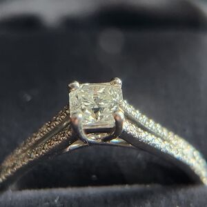 Elegant Platinum Diamond Ring